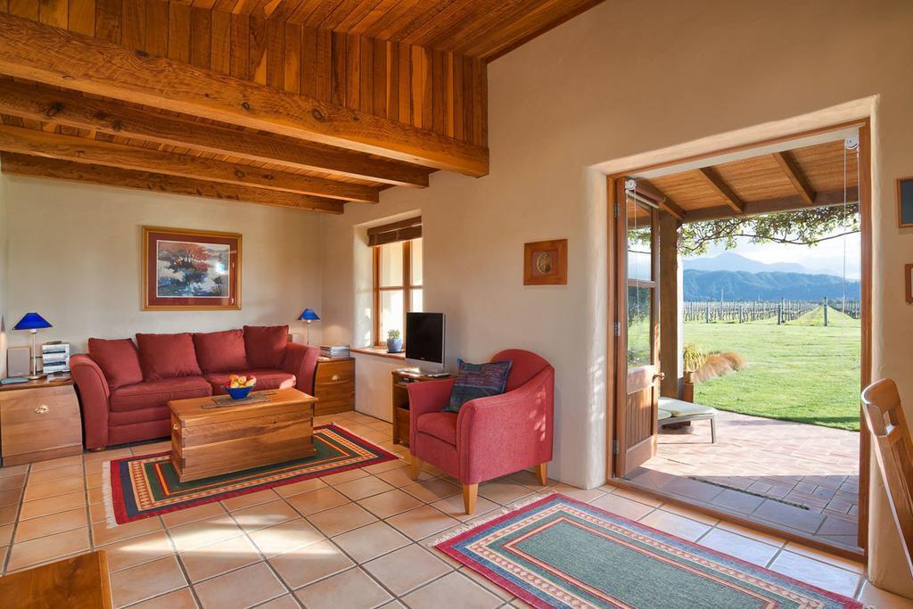 Renwick Straw Lodge Vineyard And Boutique Lodging الغرفة الصورة